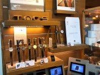 DEY&NIGHTはスイス製ムーブメントを採用した1本針24時間時計